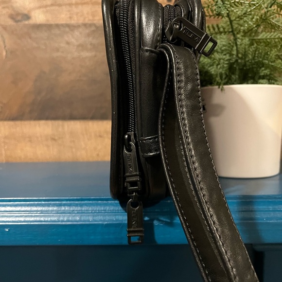 TUMI Black Leather Organizer Bag Wallet - Picture 10 of 10